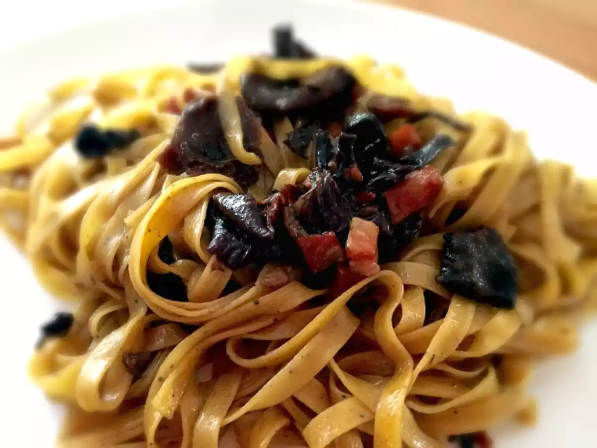 Fettuccine al tartufo con funghi e pancetta