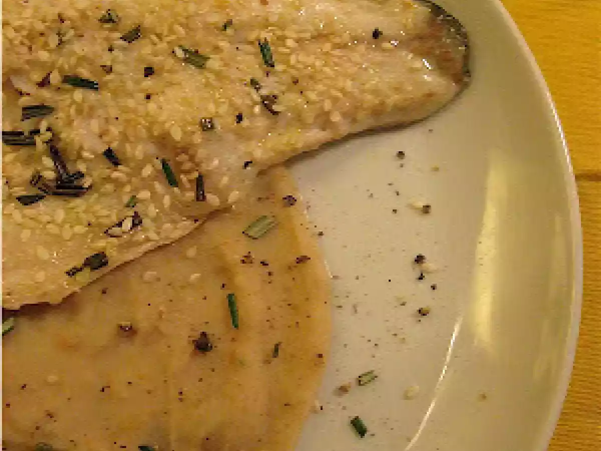 FILETTI DI BRANZINO AL SESAMO CON PUREA DI CANNELLINI