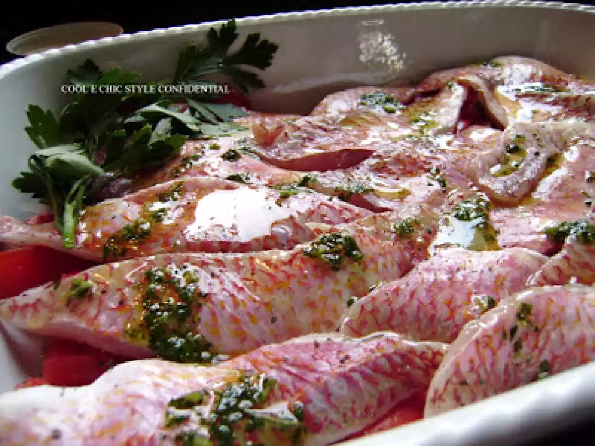 Filetti di triglia su un letto di verdure fresche - foto 2