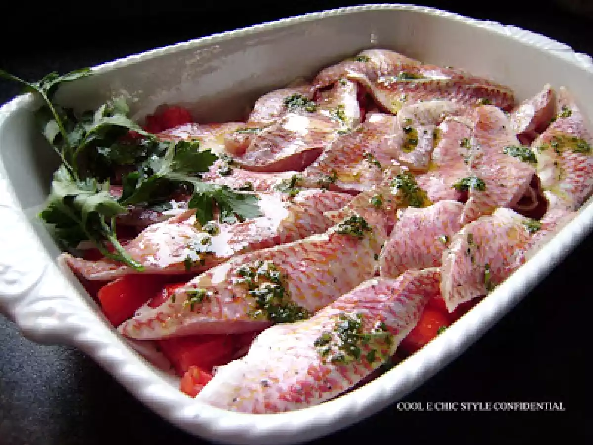 Filetti di triglia su un letto di verdure fresche - foto 3