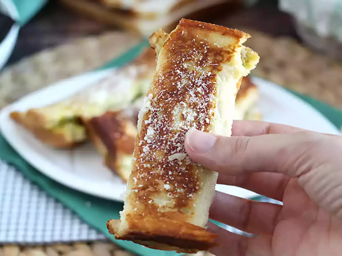 French Toast salato al pesto, la ricetta facile per una cena veloce e sfiziosa - foto 4