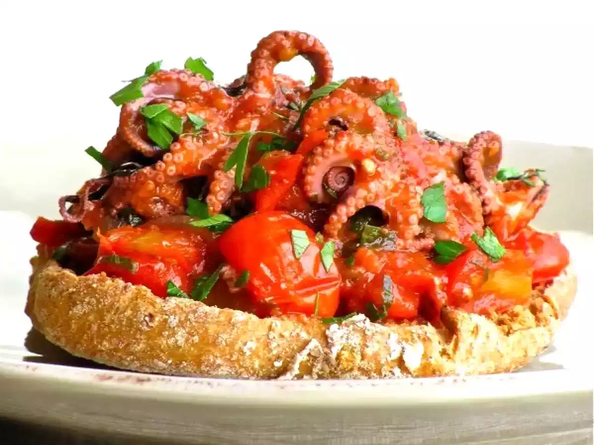 Friselle con polipetti al pomodoro - foto 3