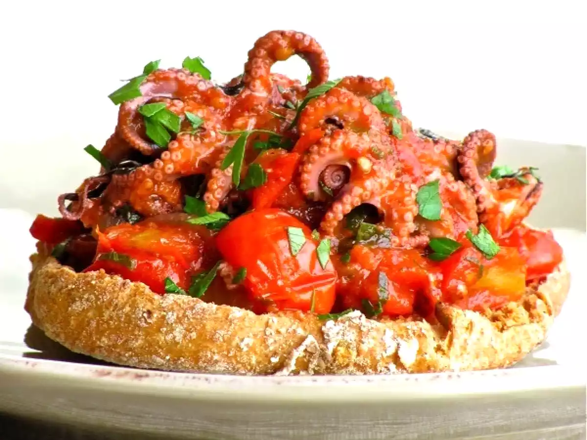 Friselle con polipetti al pomodoro - foto 4