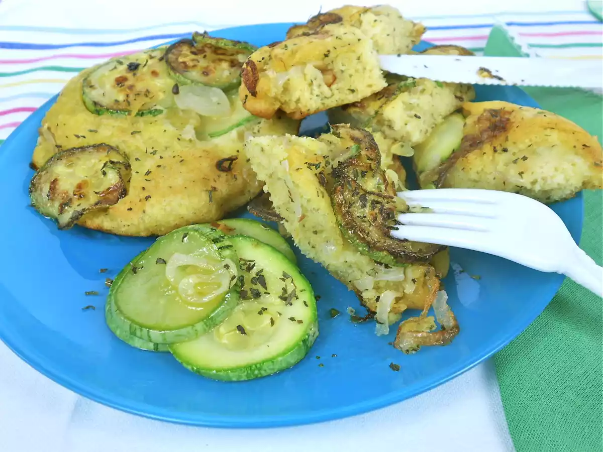 FRITTELLINE CON FARINA DI CECI, ZUCCHINE E CIPOLLA DI TROPEA ALLA MENTA - foto 2