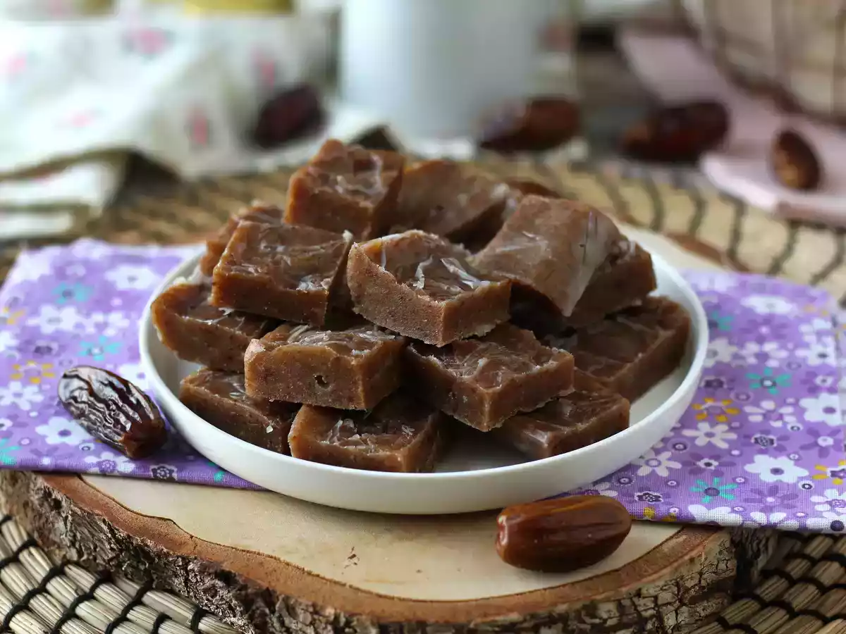 Fudge ai datteri: un’esplosione di gusto ed energia in ogni morso! - foto 3
