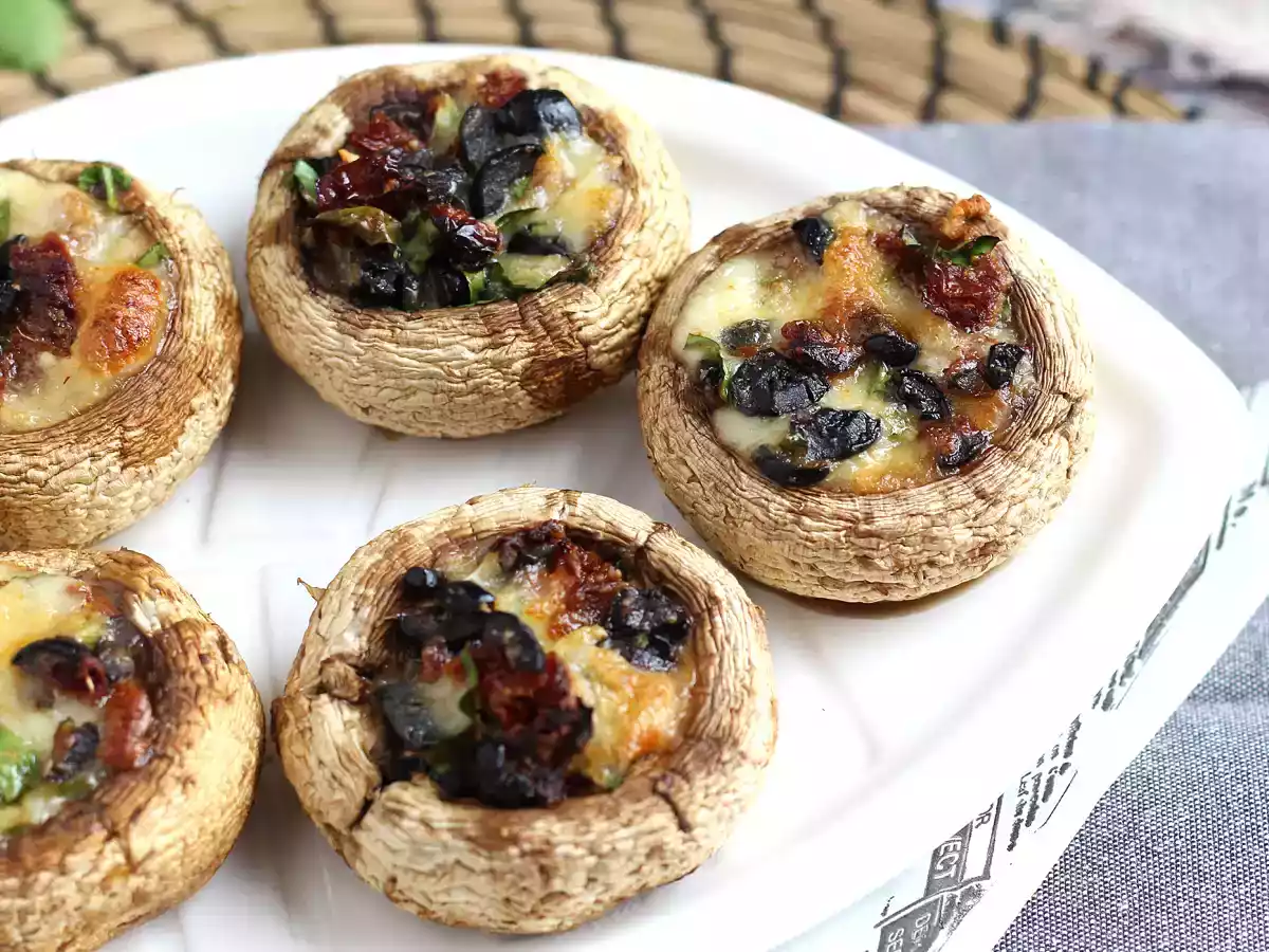 Funghi champignon ripieni, un'ottima idea per l'aperitivo!