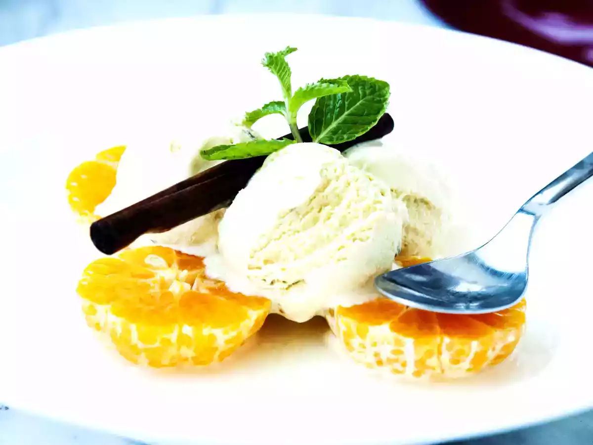 Gelato alla vaniglia con mandarini in sciroppo di cannella - foto 2