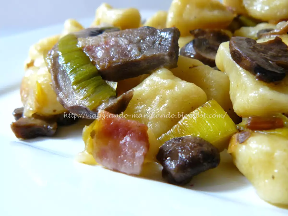 Gnocchi con porri, funghi e pancetta - foto 2