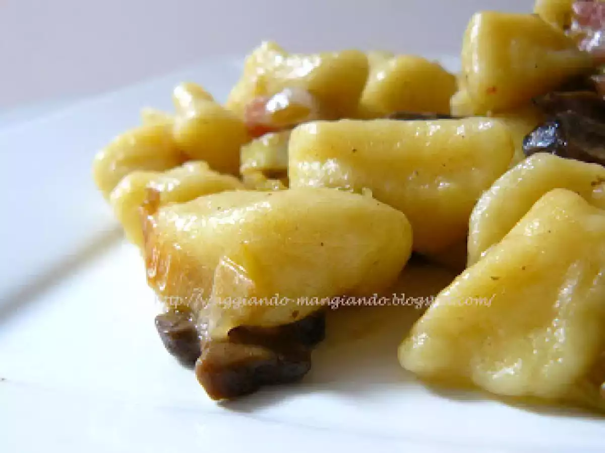 Gnocchi con porri, funghi e pancetta - foto 3