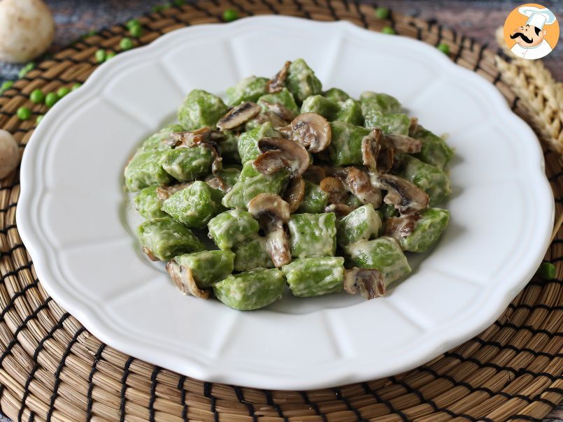 Gnocchi di piselli con salsa ai funghi