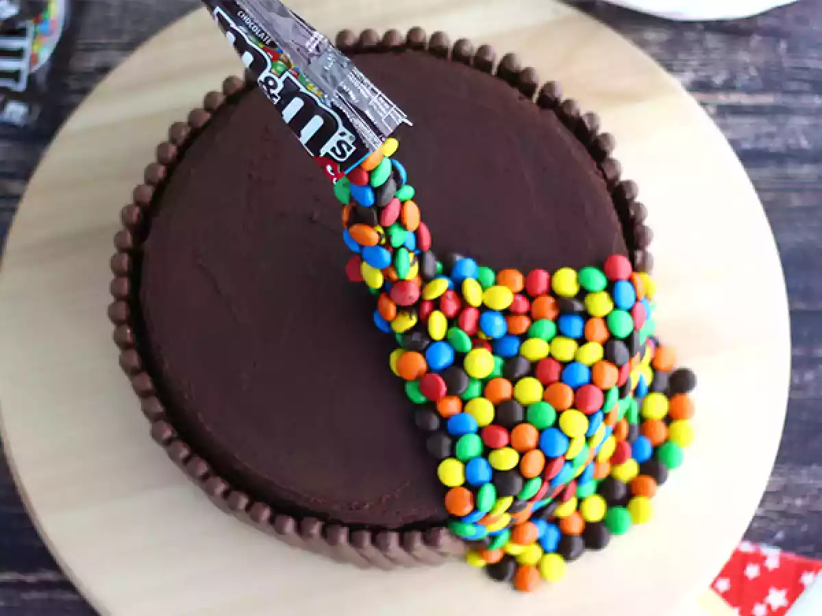 Gravity cake: la torta che sfida la gravità e fa impazzire i social - foto 3