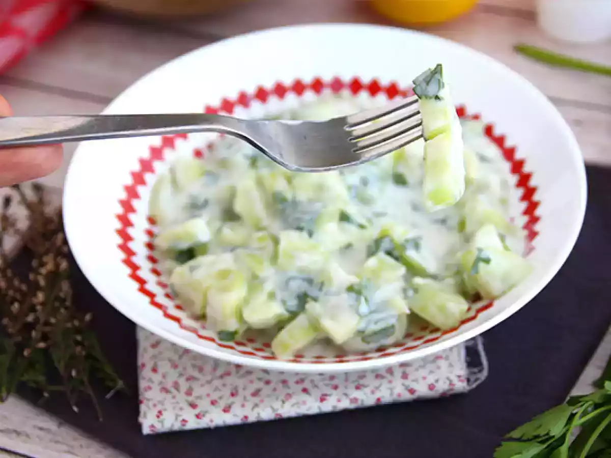 Insalata di cetrioli con salsa yogurt - foto 4