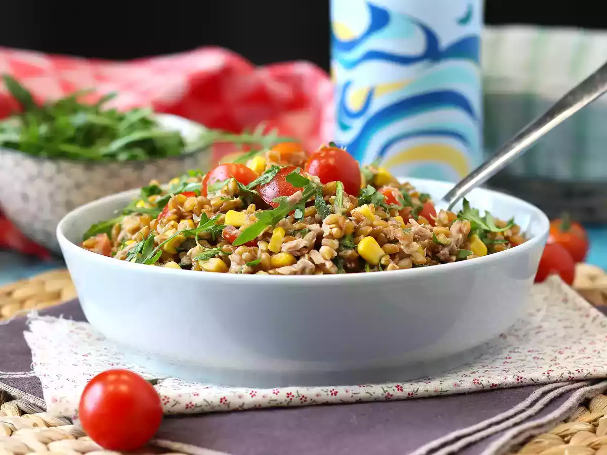 Insalata di farro e tonno: ricetta leggera, gustosa e perfetta tutto l’anno - foto 3