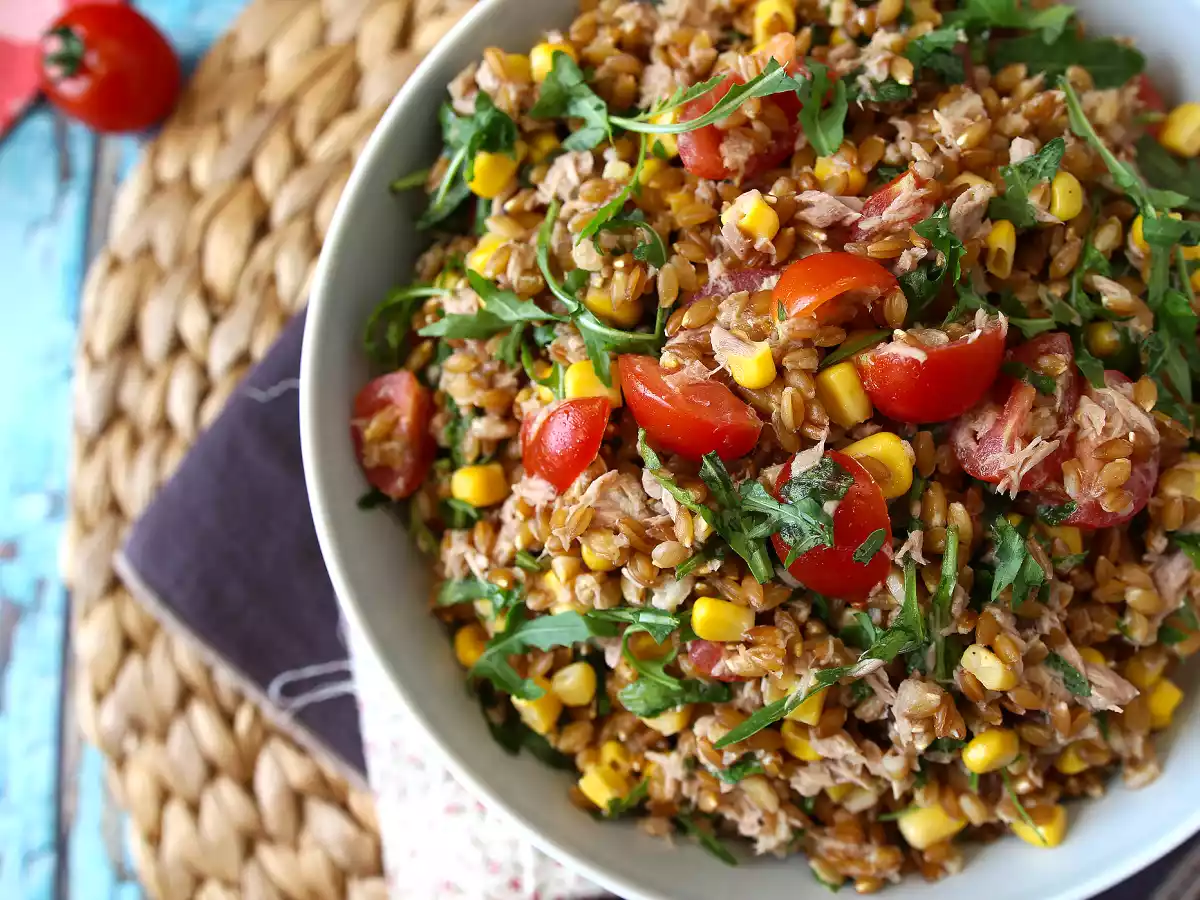 Insalata di farro e tonno: ricetta leggera, gustosa e perfetta tutto l’anno - foto 4