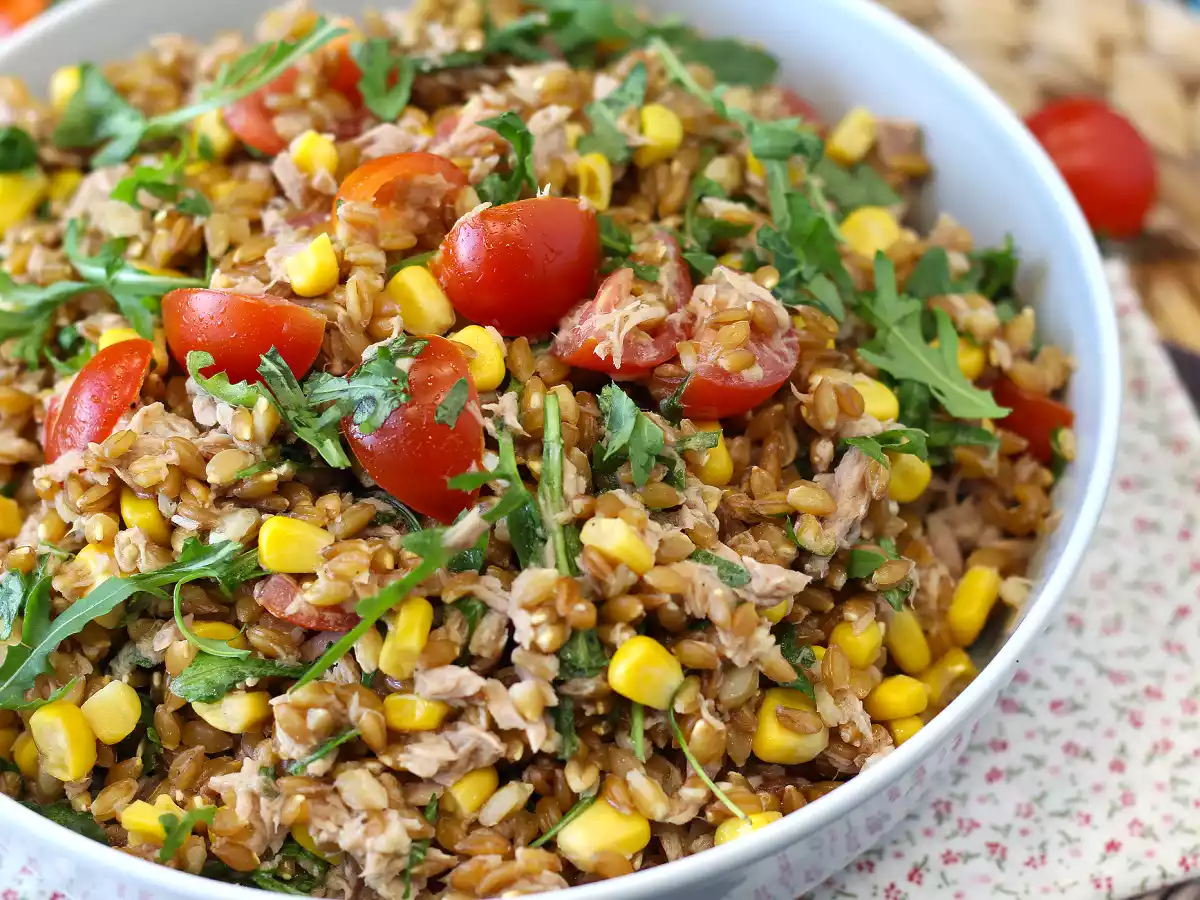 Insalata di farro e tonno: ricetta leggera, gustosa e perfetta tutto l’anno - foto 6