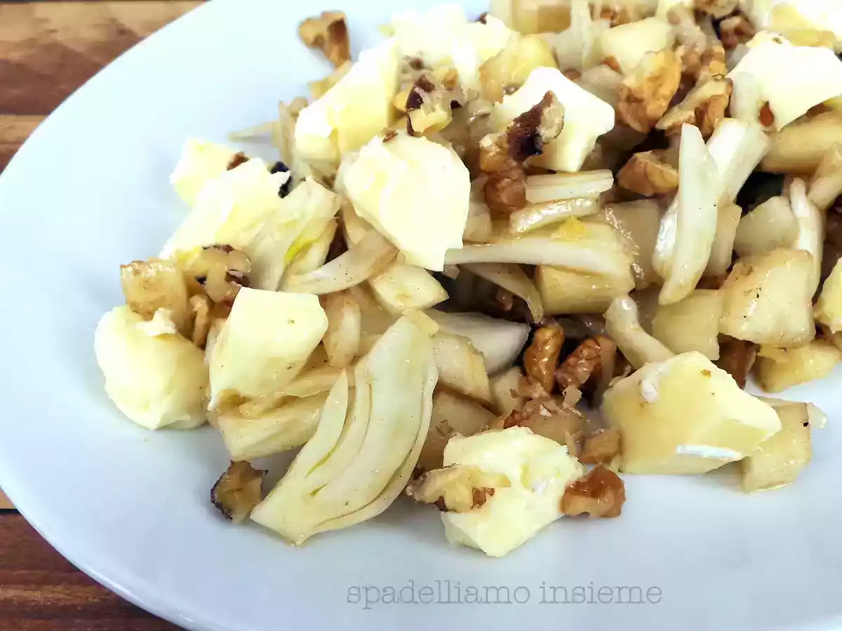 Insalata Rustica con Finocchi, pere, camembert, noci all'aceto balsamico - foto 2