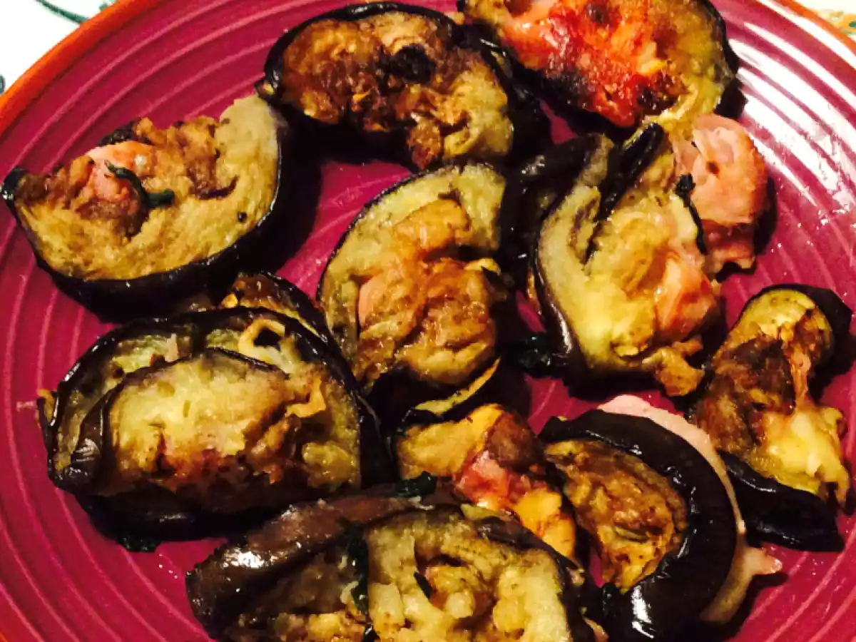 Involtini di melanzane con scamorza e prosciutto cotto