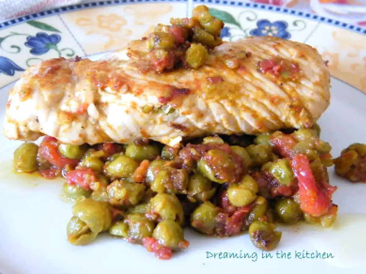 Involtini di tacchino con piselli e pomodoro: ricetta facile e saporita