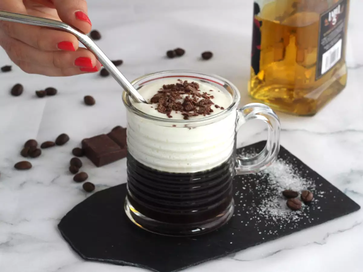 Irish Coffee: la ricetta veloce del famoso caffè irlandese con whisky e panna - foto 3