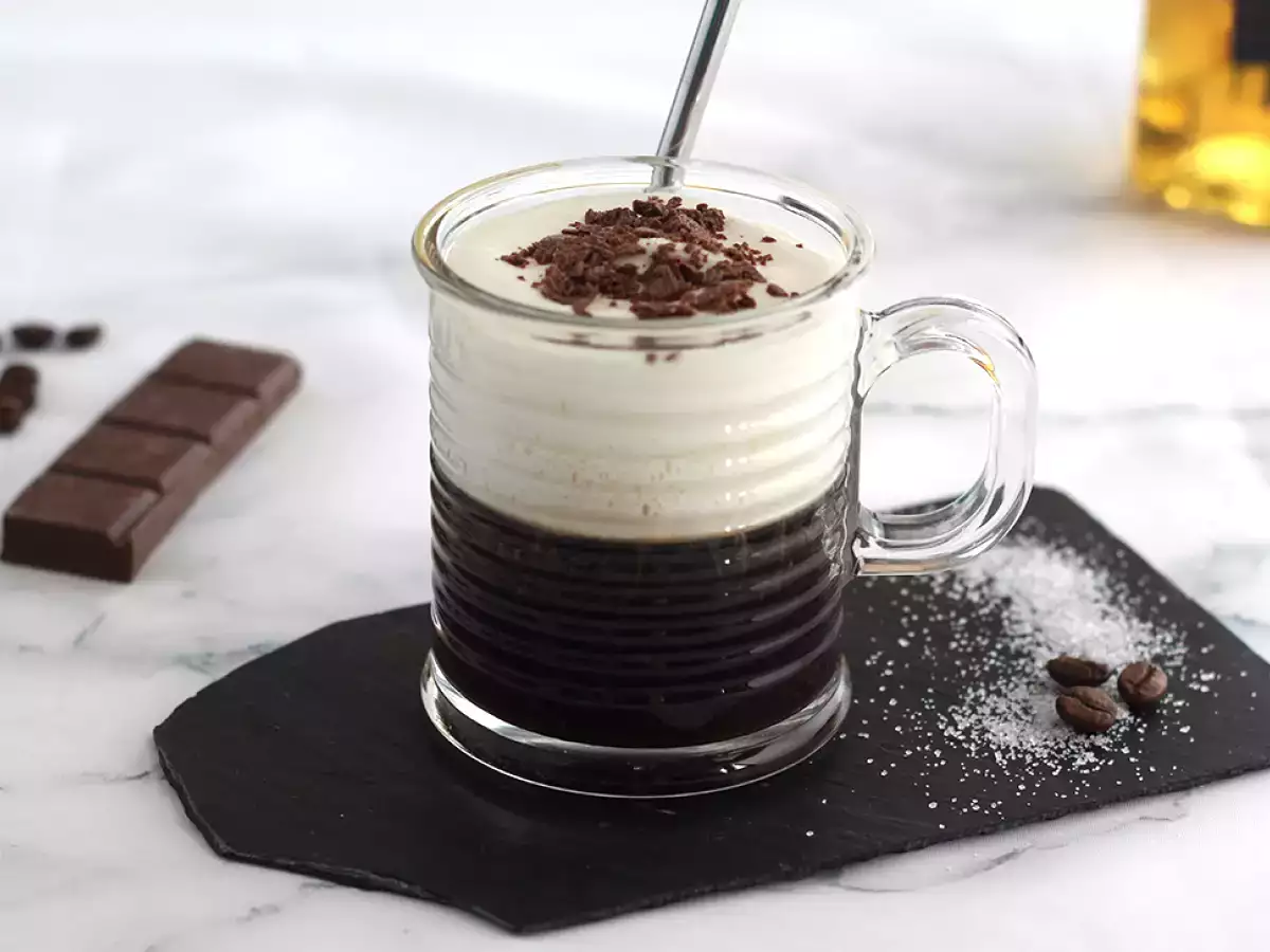 Irish Coffee: la ricetta veloce del famoso caffè irlandese con whisky e panna - foto 4