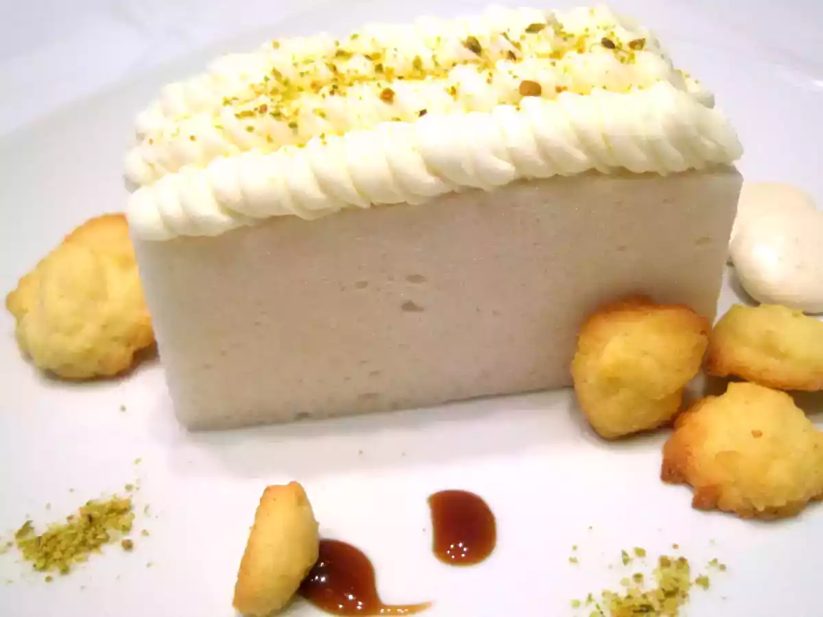 Marshmallow alla mela con ganache al cioccolato bianco, sablè e meringhe - foto 2