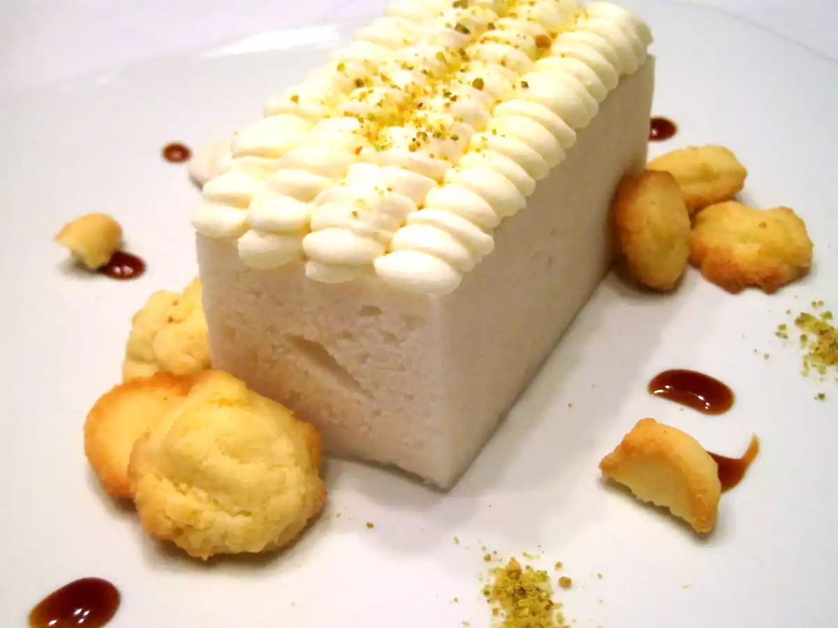 Marshmallow alla mela con ganache al cioccolato bianco, sablè e meringhe - foto 3