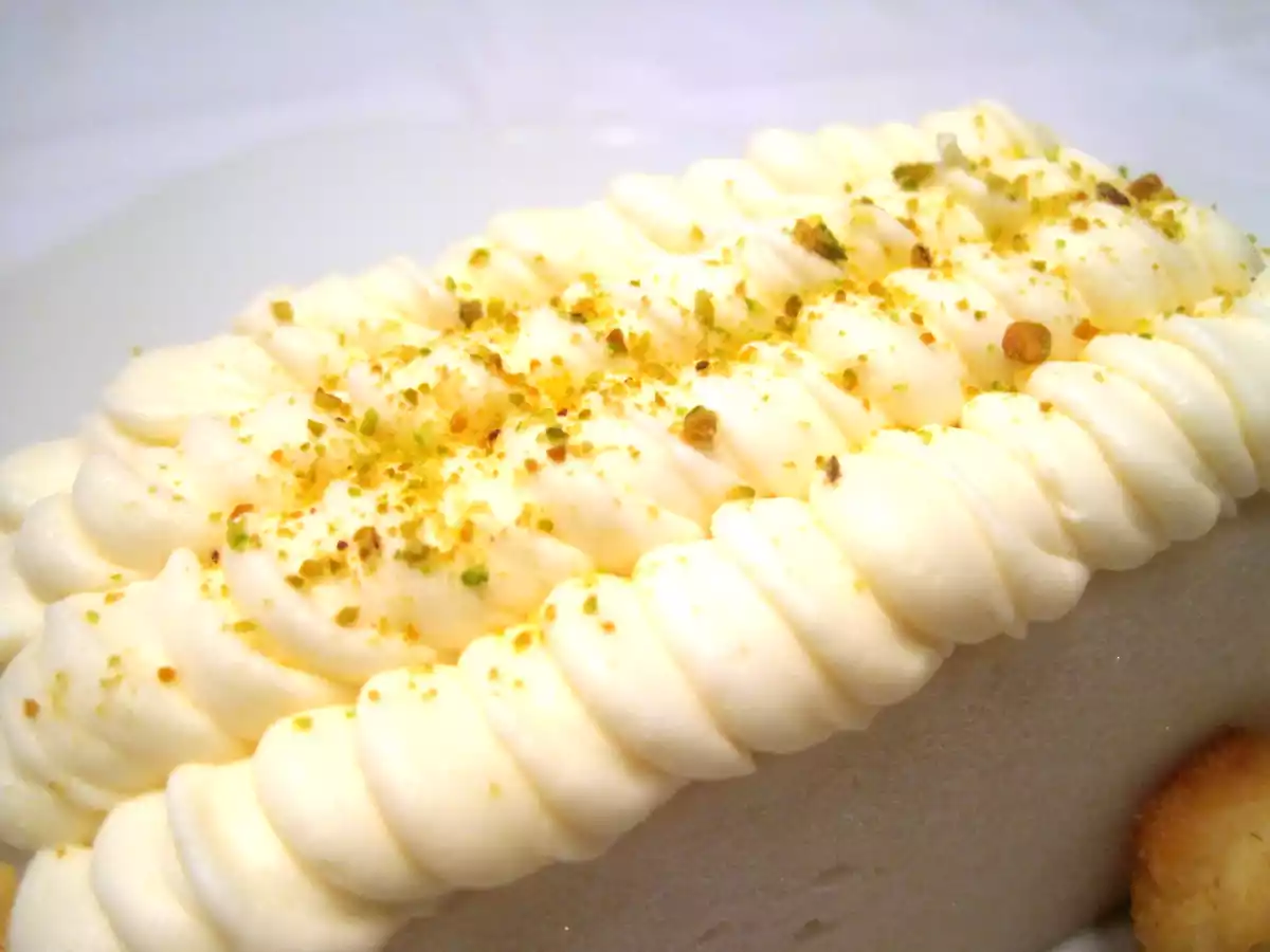 Marshmallow alla mela con ganache al cioccolato bianco, sablè e meringhe - foto 5