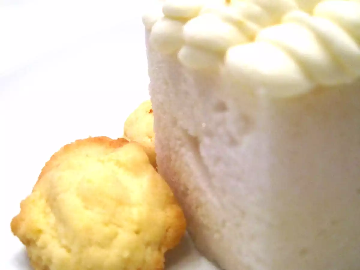 Marshmallow alla mela con ganache al cioccolato bianco, sablè e meringhe - foto 7