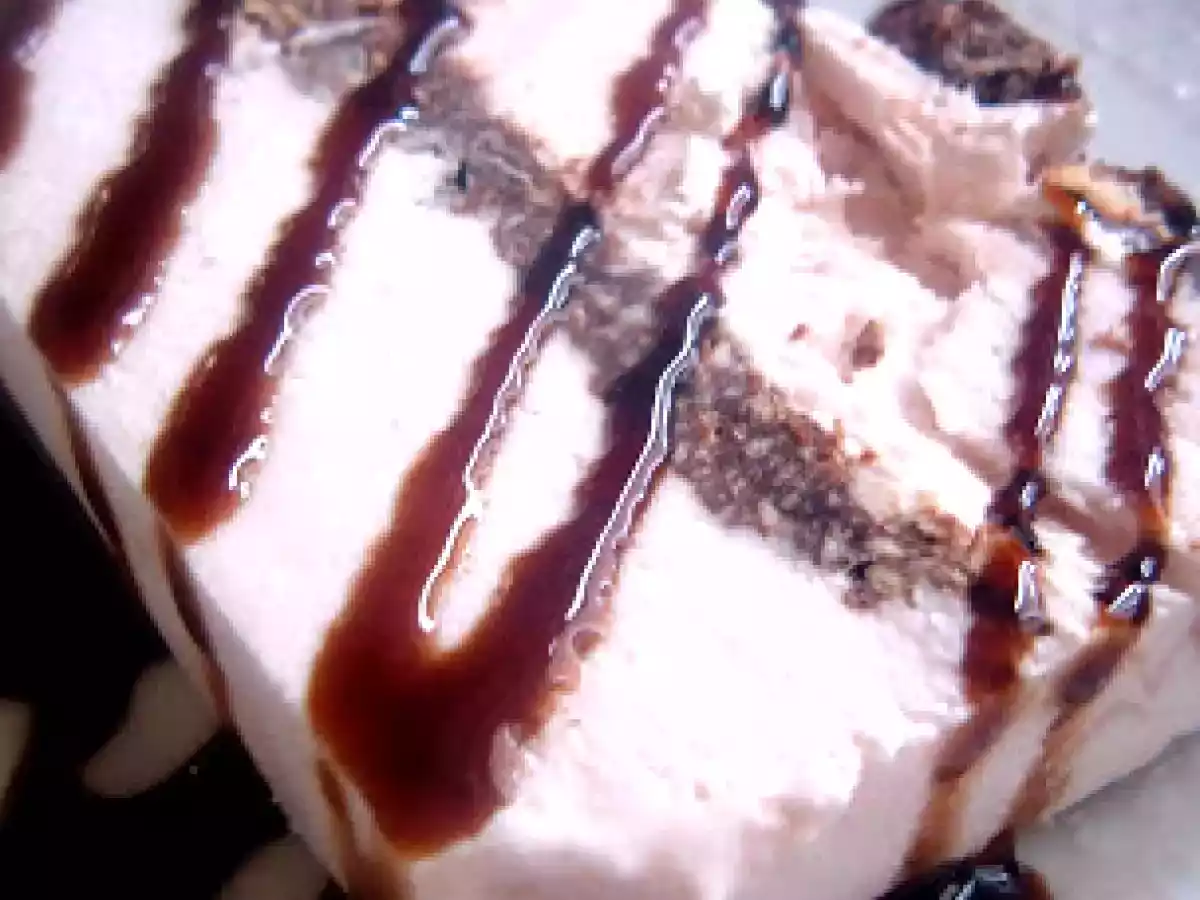 Mattonella yogurt di fragola e cioccolato