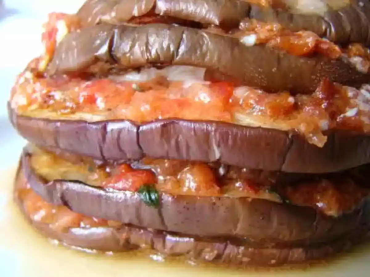 MELANZANE A STRATI CON POMODORO E MOZZARELLA - foto 2