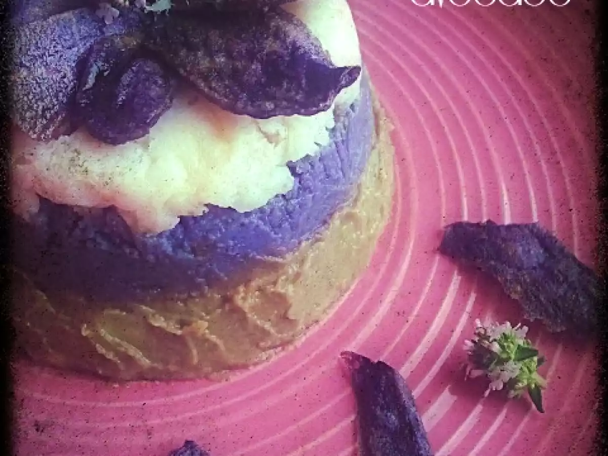 MERLUZZO IN TORTINO DI PATATE VIOLA E AVOCADO CON CHIPS CROCCANTI