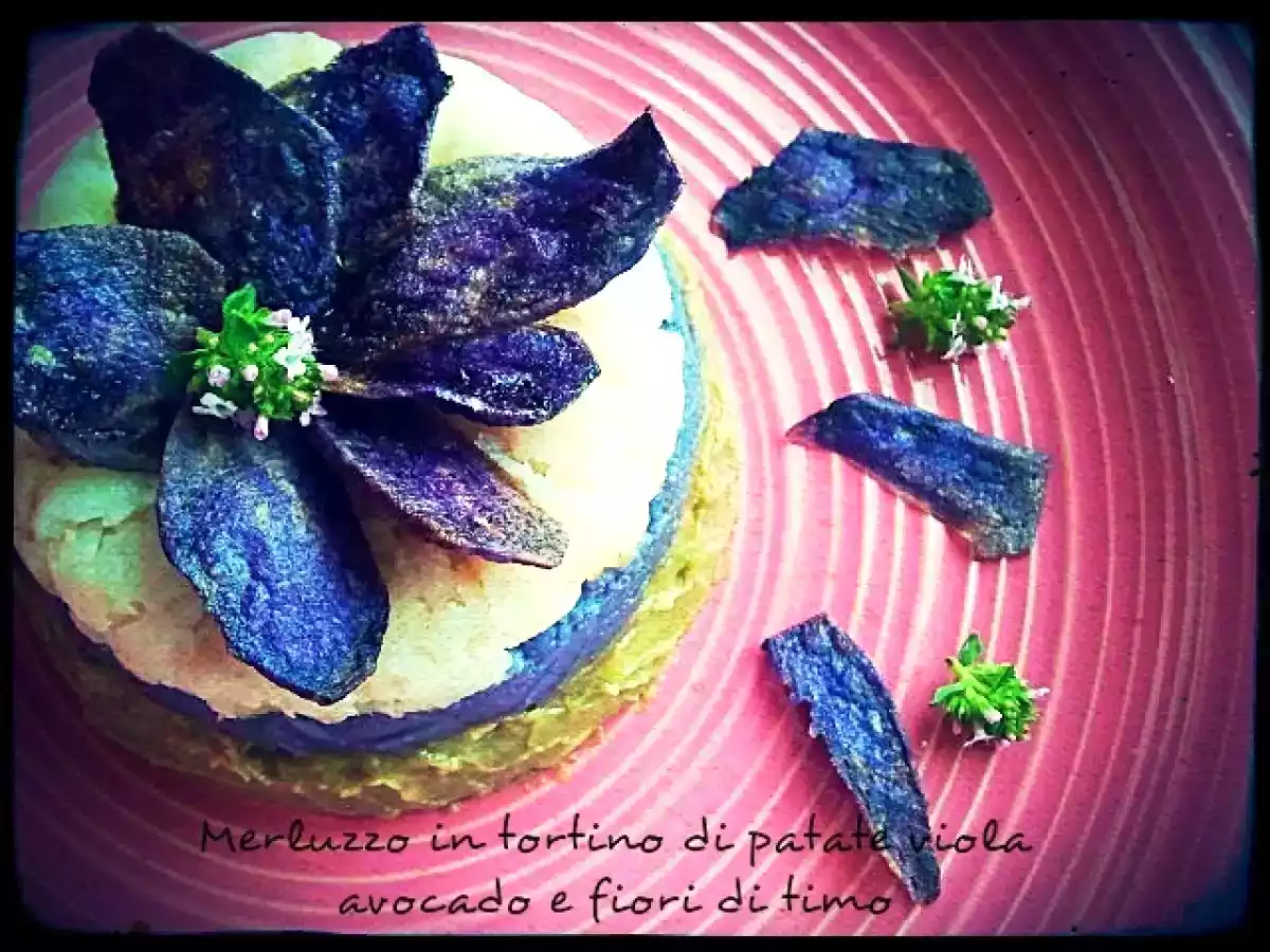 MERLUZZO IN TORTINO DI PATATE VIOLA E AVOCADO CON CHIPS CROCCANTI - foto 2