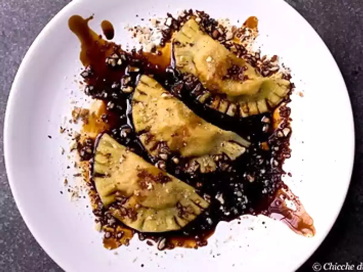 Mezzelune di ricotta e nocciole al vino cotto di fichi