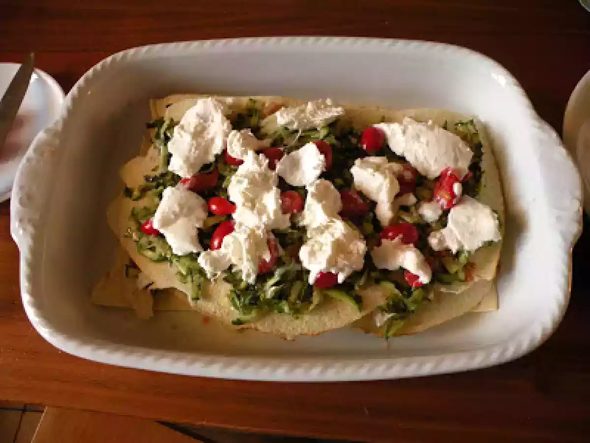 Millefoglie di pane carasau con zucchine, pomodorini e burrata - foto 2