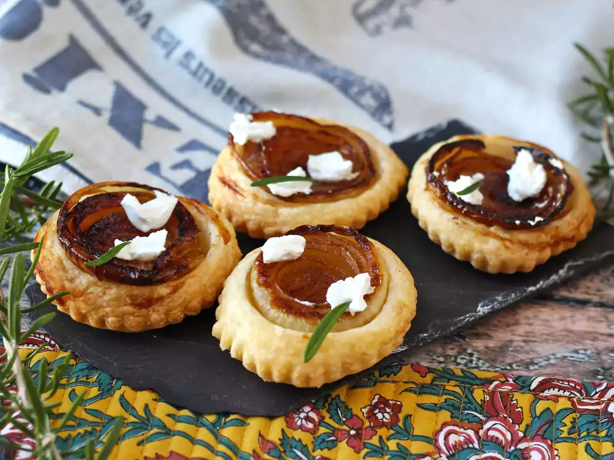 Mini tarte tatin di cipolle al rosmarino e formaggio di capra - foto 2