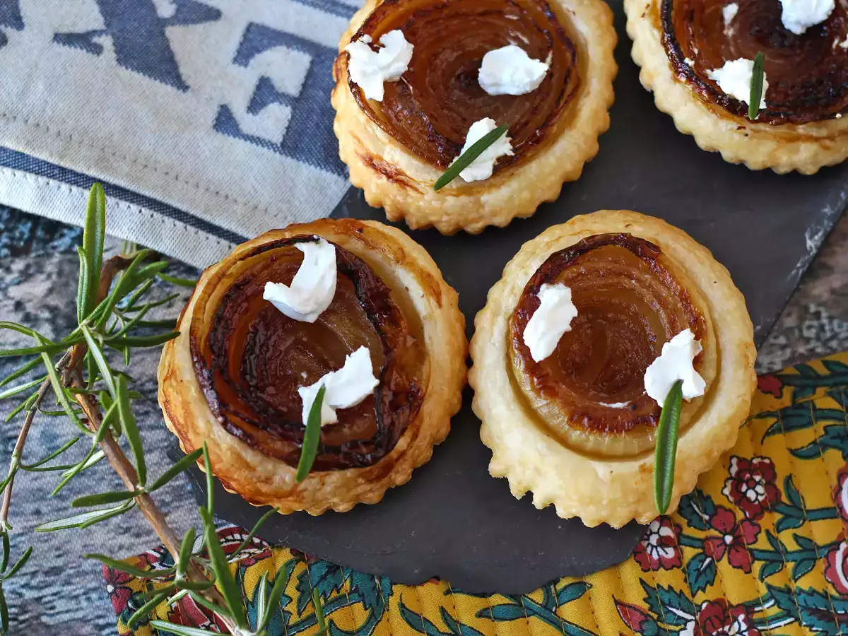 Mini tarte tatin di cipolle al rosmarino e formaggio di capra - foto 4