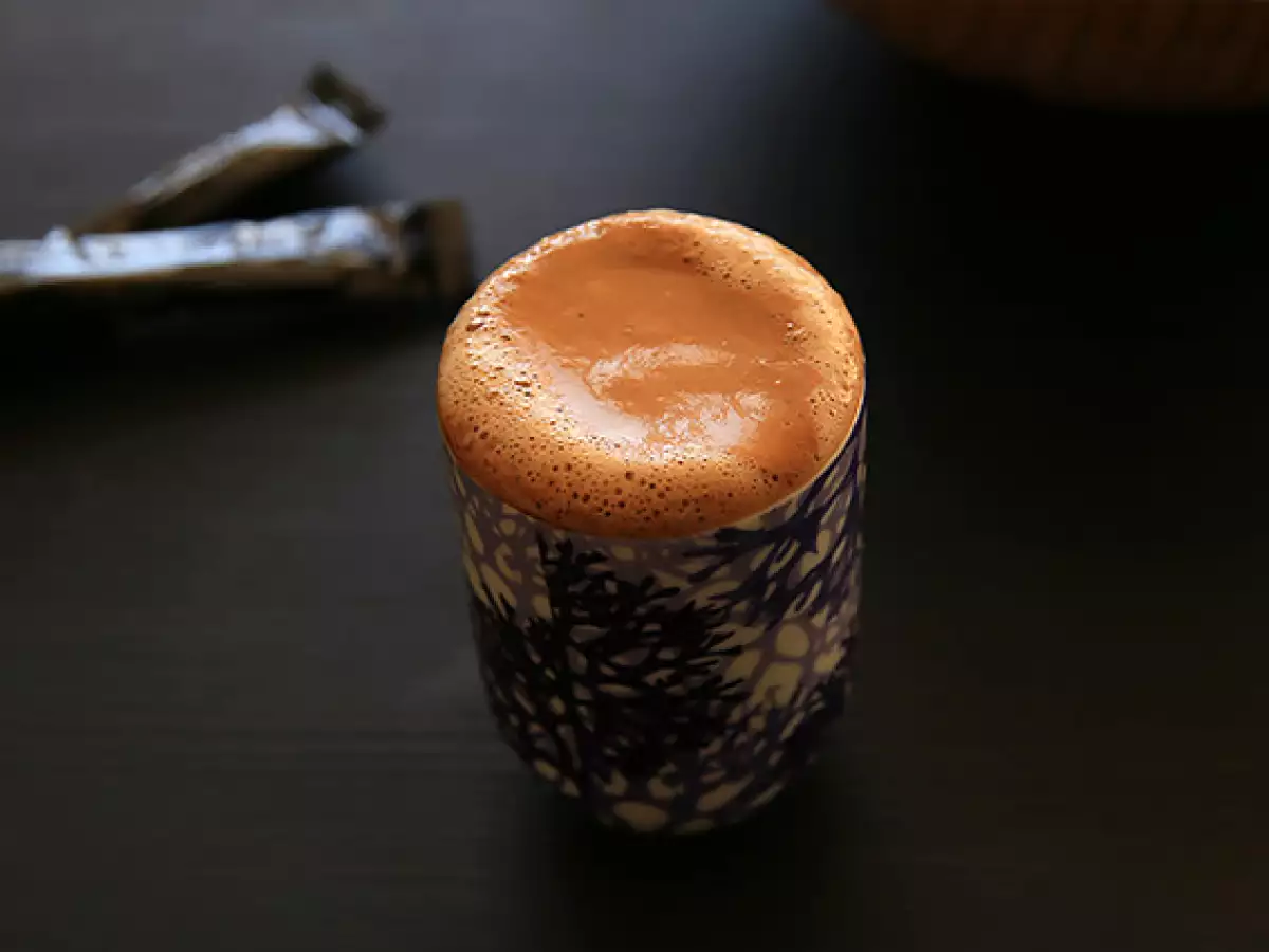 Mousse al caffè con 3 ingredienti: cremosa, veloce e pronta in un minuto!