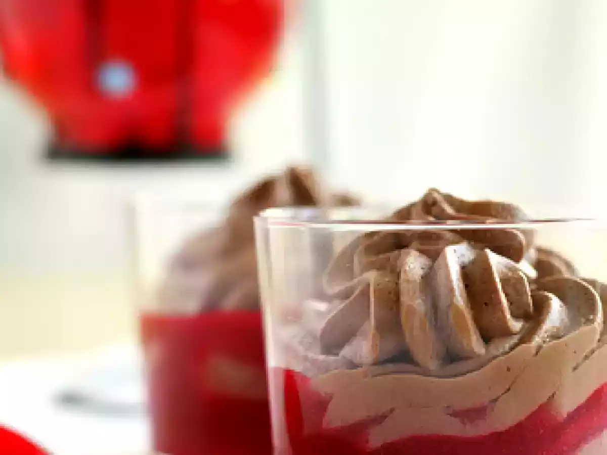 Mousse al cioccolato con salsa ai lamponi - foto 4