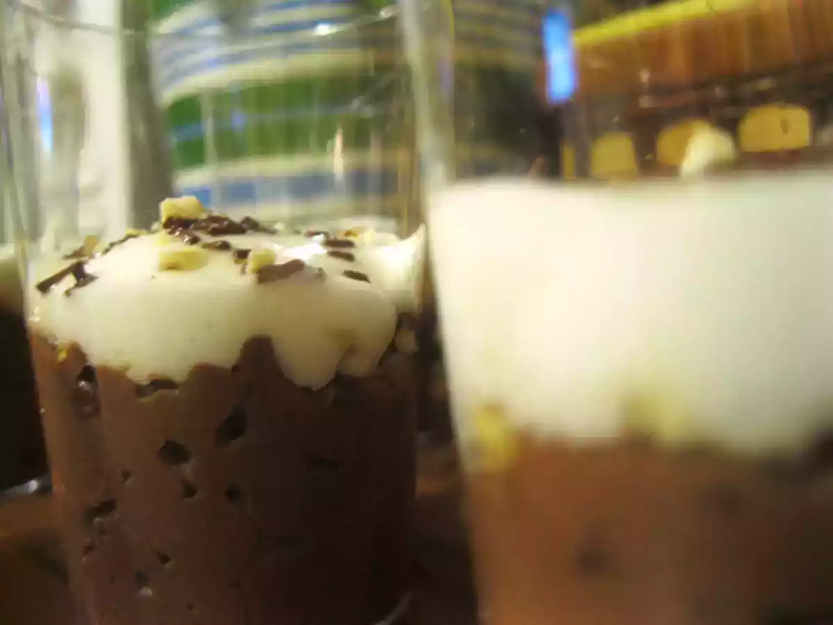 Mousse al cioccolato nel bicchiere