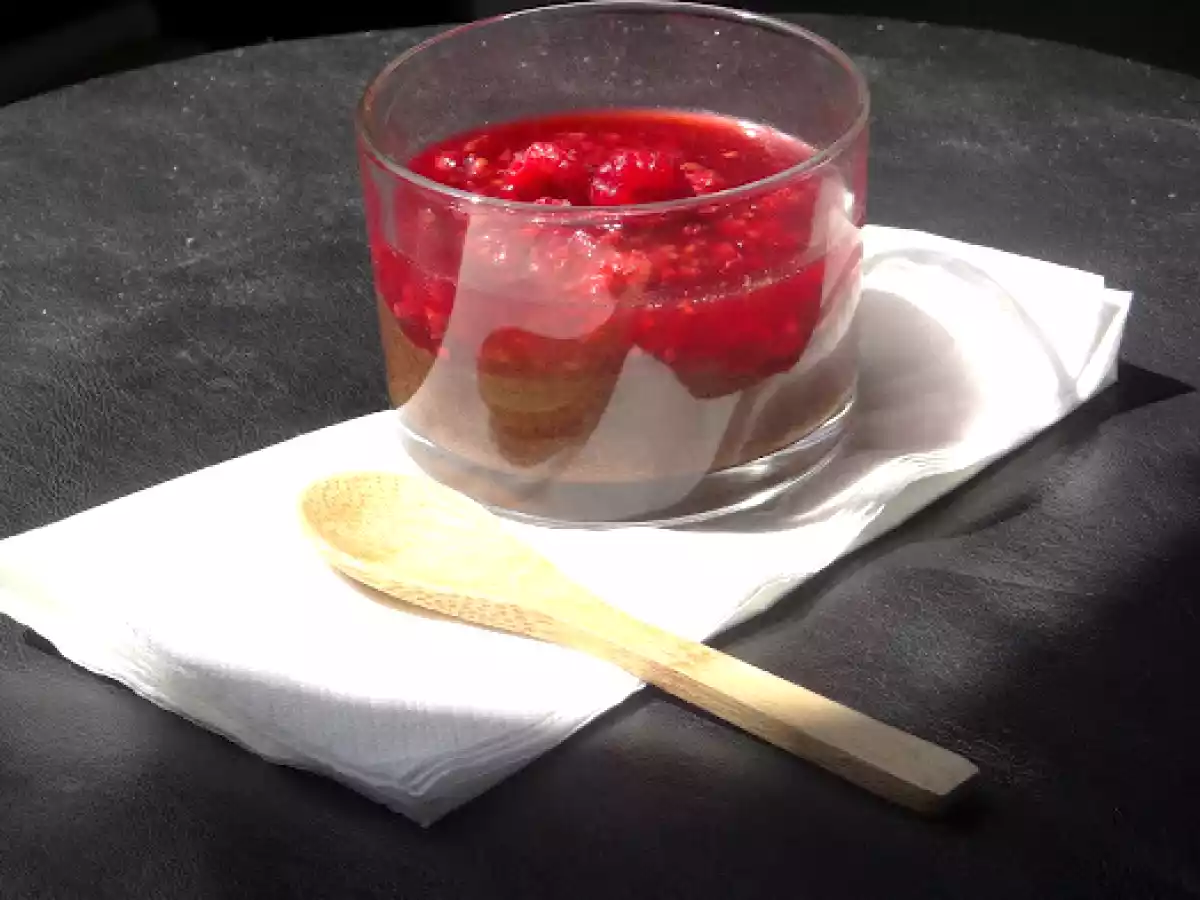 MOUSSE DI CIOCCOLATO FONDENTE CON GELATINA DI LAMPONI - foto 2