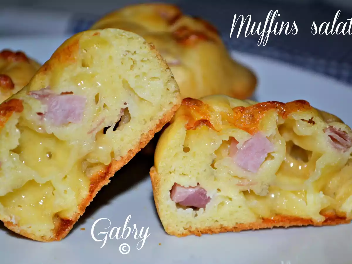 Muffins salati con prosciutto cotto e provola affumicata