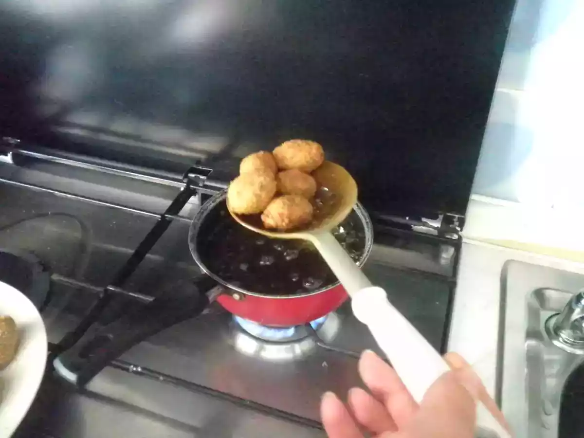 Olive di Cerignola farcite con salsiccia panate e fritte