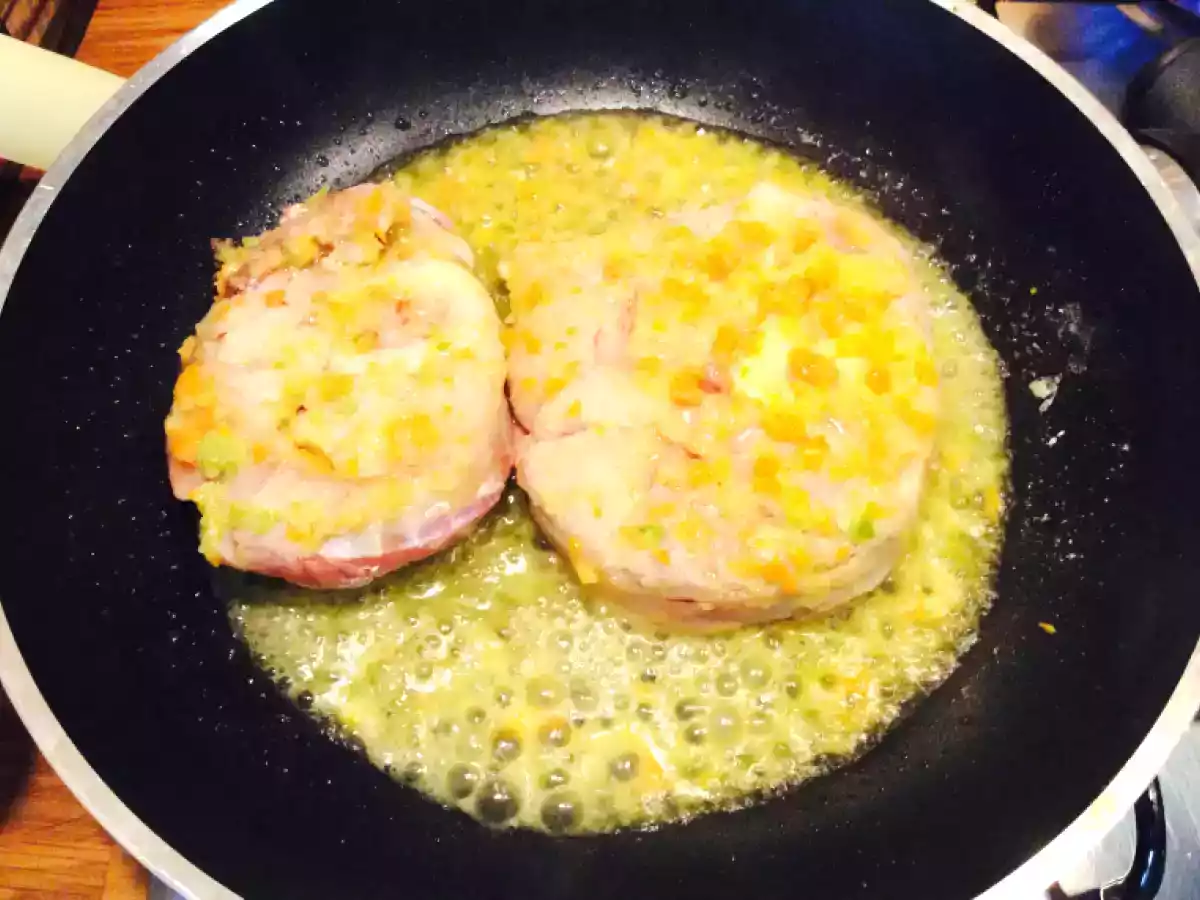 Ossibuchi di vitello con piselli - foto 3