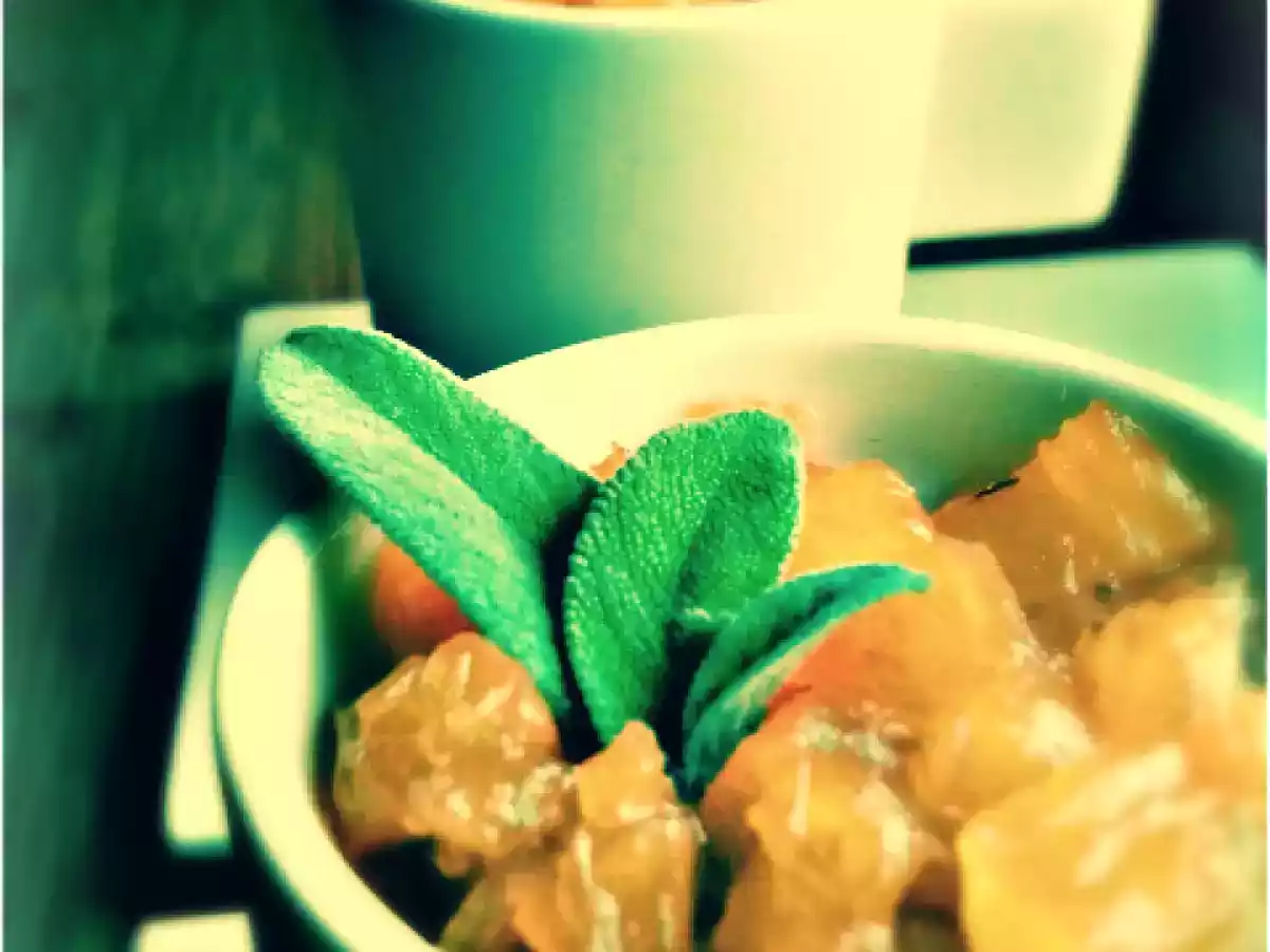 PANNA COTTA AL COCCO CON ANANAS PROFUMATO ALLA SALVIA