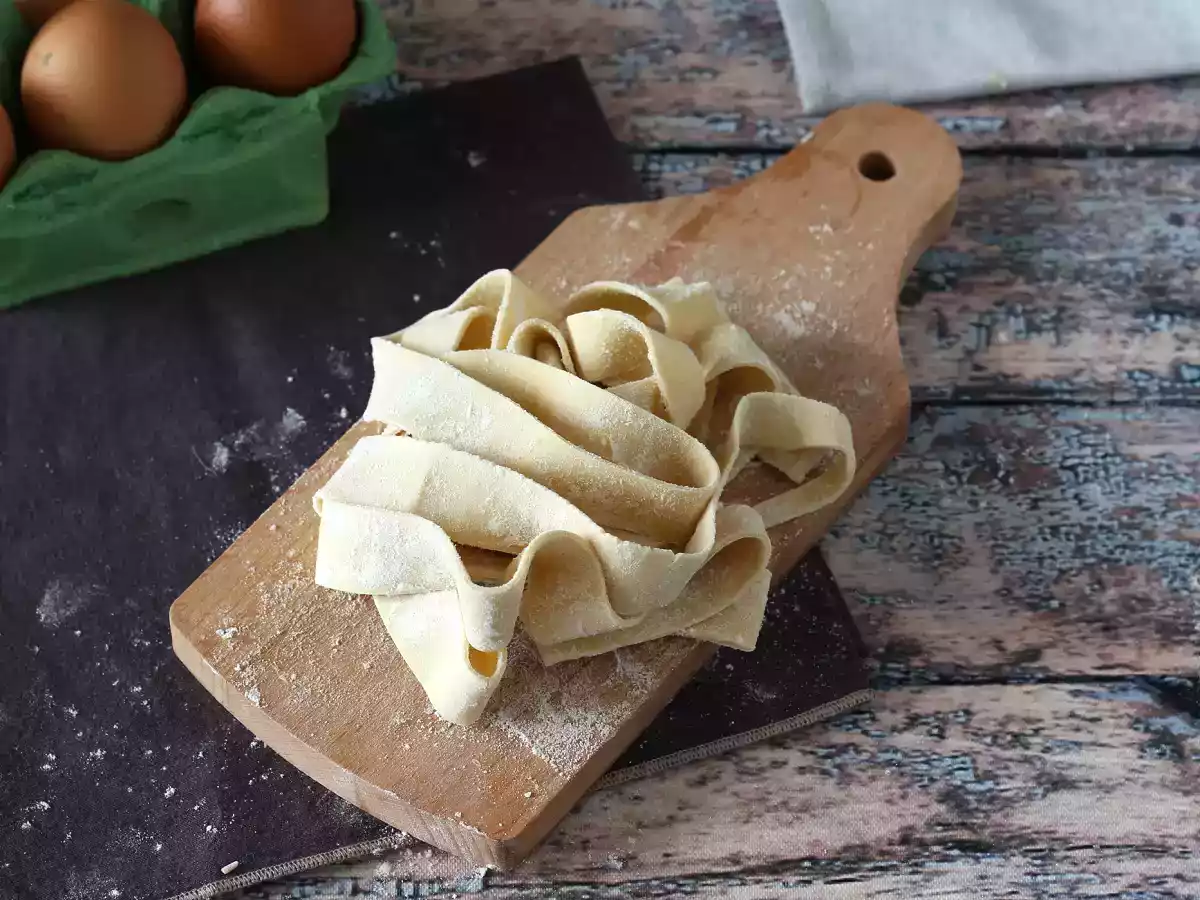 Pappardelle all'uovo fatte in casa: la ricetta spiegata passo a passo