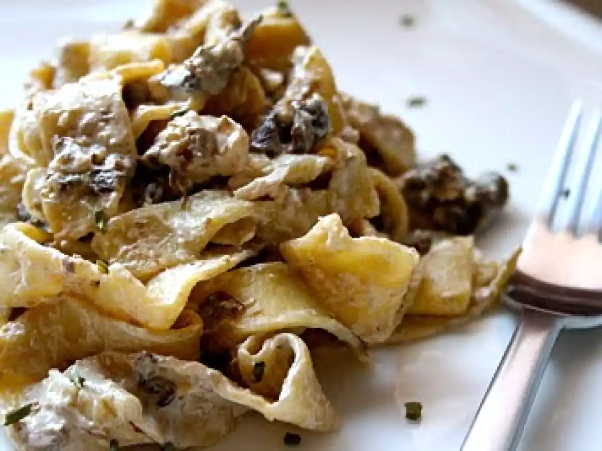 Pappardelle panna, funghi e nocciole