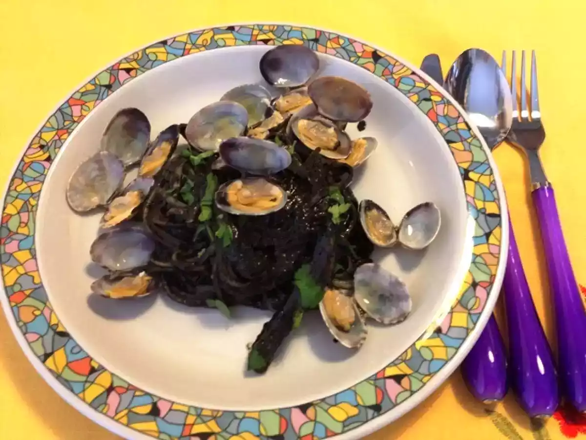 Pasta al nero di seppia con vongole - foto 9