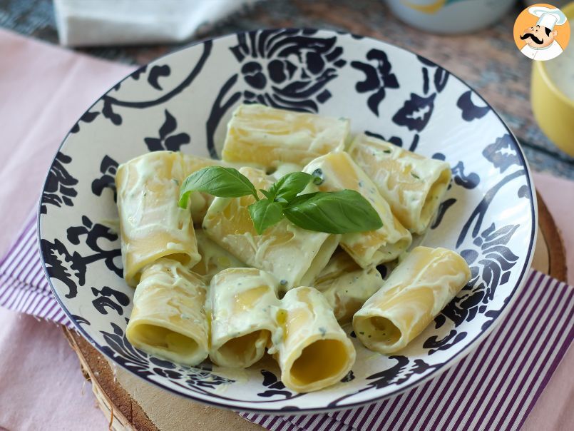 Pasta con crema di ricotta e basilico