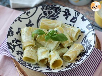 Pasta con crema di ricotta e basilico