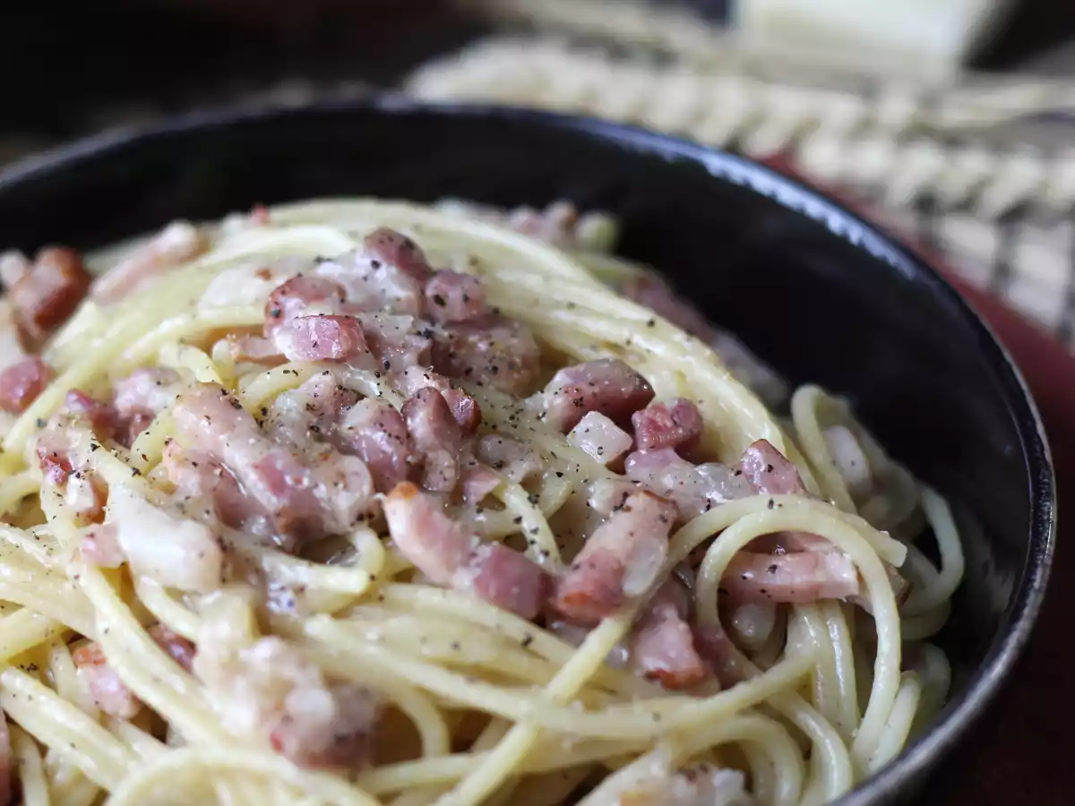 Pasta con pancetta: facile, economica e cremosa - foto 2